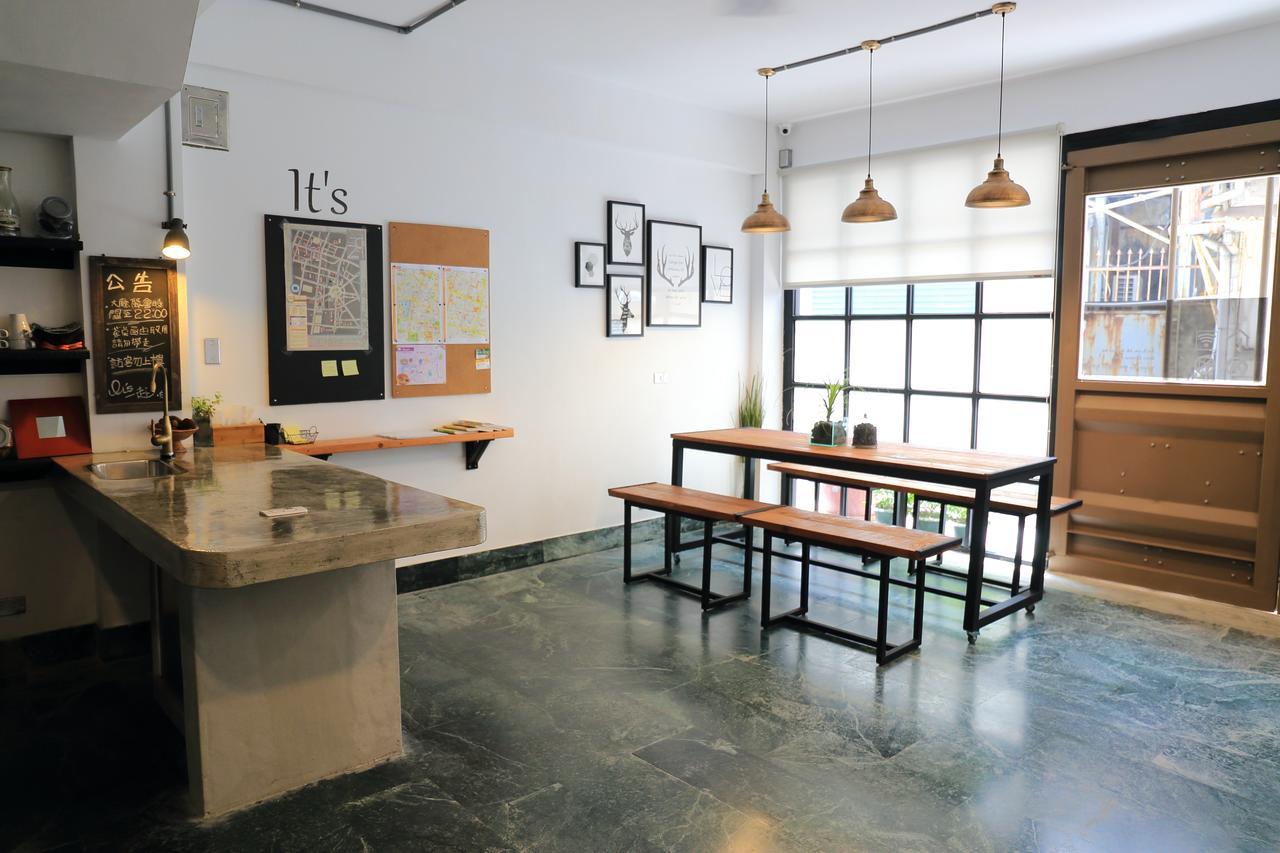 Ferienwohnung It'S 一起 旅店 Tainan Exterior foto